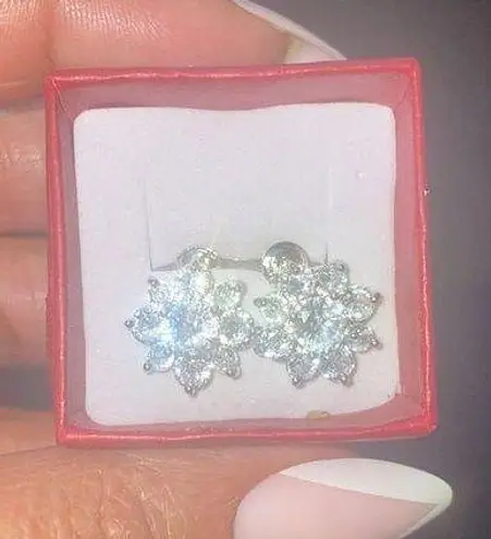 NWT est retail $800 14k White Gold Plated Lab Diamond Snowflake Earrings