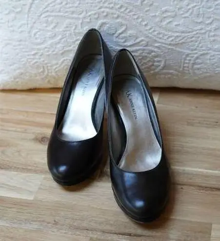 Anne Klein  Wystere Classic Black Leather Pumps Closed Round Almond Toe Size 8M