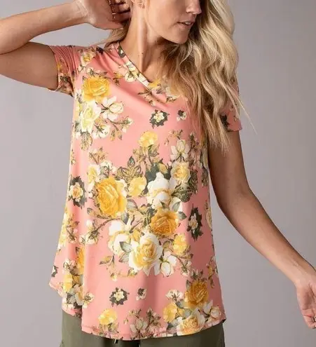 Agnes & Dora NWT Coral Gold Floral Everyday Tee