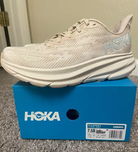 Hoka Clifton 9 Running Shoes