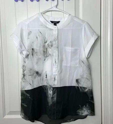 Simply Vera, Vera Wang NWOT Simply Vera Verawang women’s black white cuffed sleeve artistic pattern top