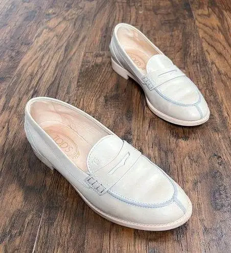 Tod's TOD’S • Penny Loafers beige ecru low heel almond toe Italian leather