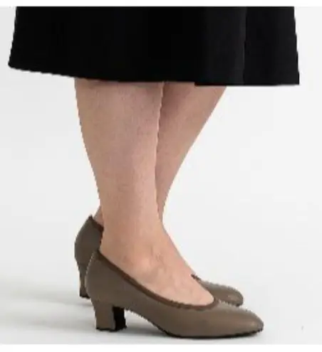 Naturalizer Size 8M Leather Business Casual Heels Slip On EUC