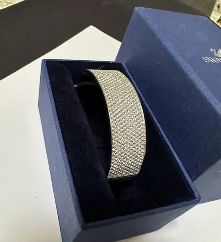 Swavorski Swarovski Crystal Cuff Bracelet Silver Tone 6 3/4 Inch With Original Box