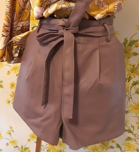 Aaron and Amber high waists faux leather tie waist short lilac size M