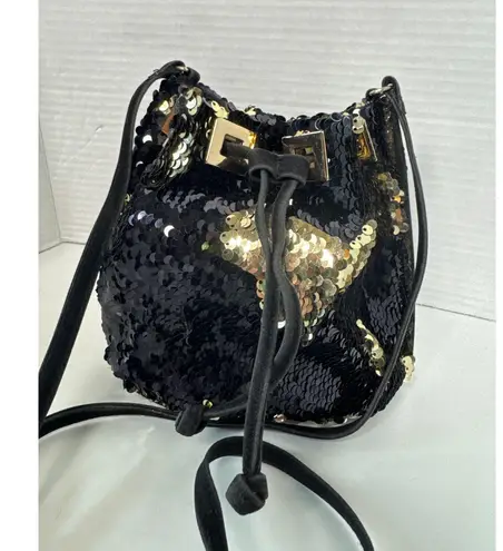 Retro style Sequin bucket bag in black and gold with pull closing inside lined