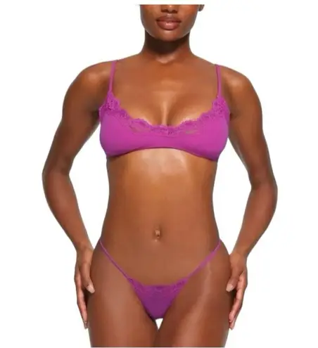 SKIMS NWT Fits Everybody Lace Scoop Bralette Size XL Color is Lolipop
