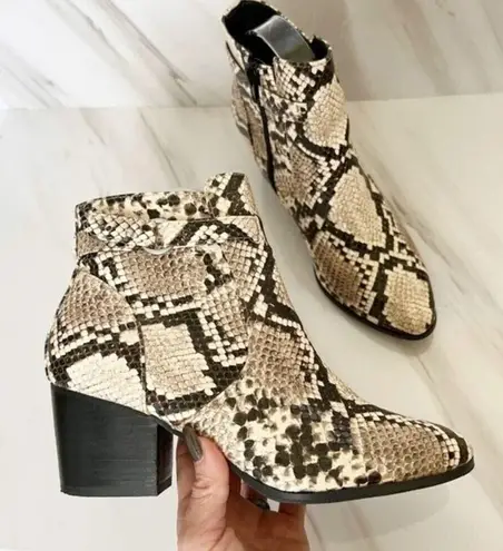 Market & Spruce animal print ankle Boots 6.5 bootie Block Heel Black Beige Snake