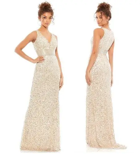 Mac Duggal Sequined Sleeveless V Neck Column Gown in Nude Gold Size US 2