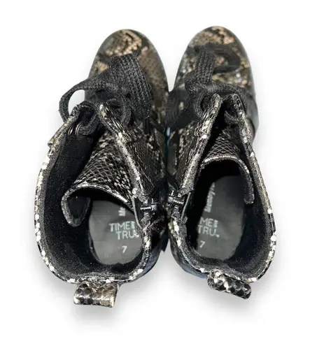 Time And Tru Womens Snakeskin Ankle Boots Moto Combat Biker Chunky Heeled Size 7