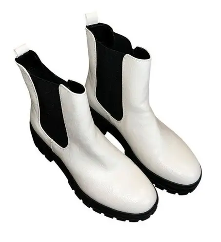 White & Black Heeled Design Ankle Boots Leather Rubber Style Women’s Size 5 Fit!