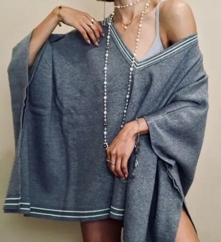 House of Harlow 1960 Grey V-Neck Poncho