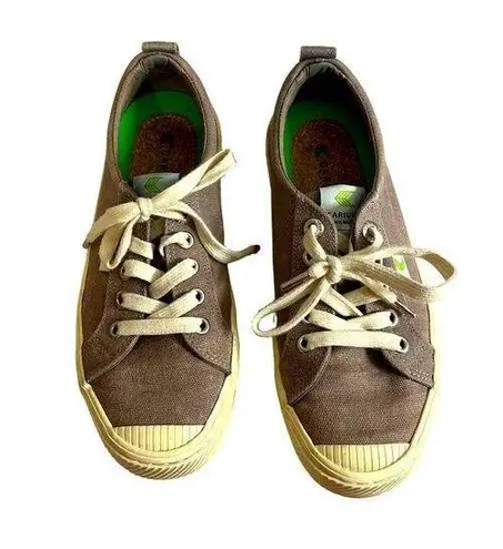 Cariuma OCA Low Sustainable Sneaker Size 5.5