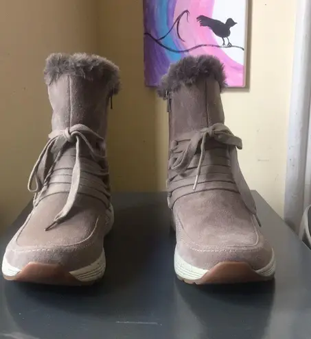 Earth Roamer Taupe Beige Suede Side Zip Lace Up Boots $139.95 EUC 7.5