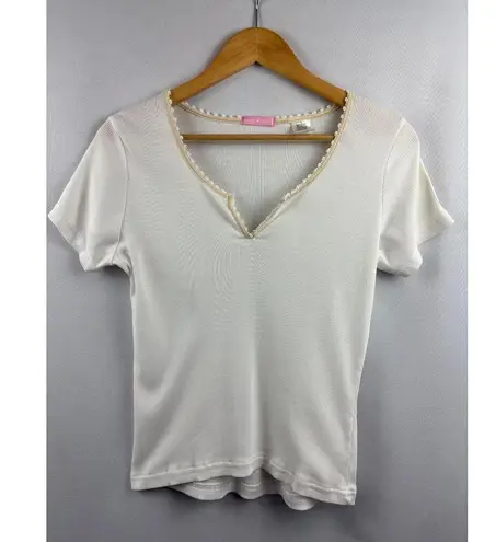 Women’s Sweet Heart Medium White Short Sleeve Shirt with Cream Neckline & Lavend