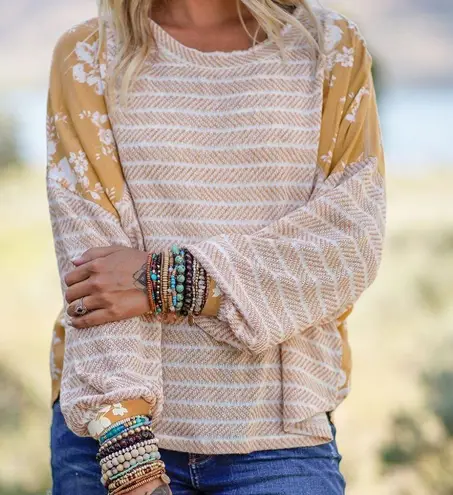 LANTERN SLEEVE YELLOW STRIPED FLORAL TOP Size undefined