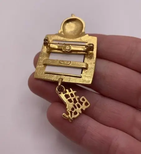 Frame Signed JJ Costume Jewelry Brooch Pin Gold Tone #1 Baby Photo Picture