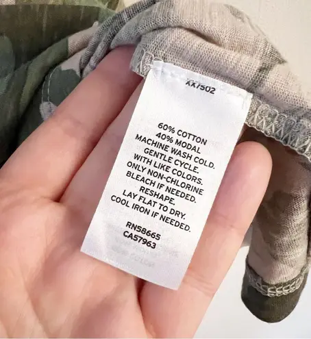 Susina Green Camo Print Short Sleeve lightweight Basic Tee Sz Small NWT