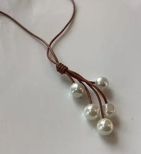 Leather Cord Pearls Necklace Brown