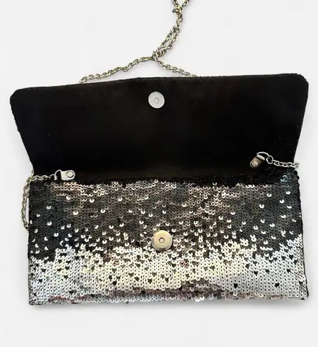 Y2K Vintage VTG Disco style black silver sequin clutch