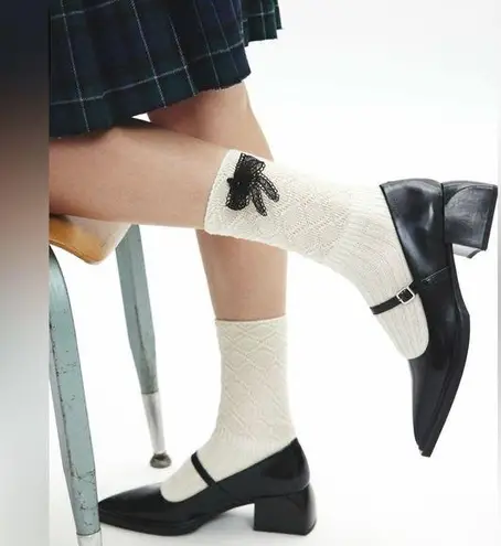 3D Bow Women’s Crew Sock in Ivory with Black Lace Bow Detail Shoe Size 6