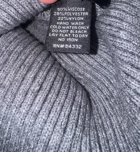 Sisters Gray Ribbed Turtleneck Poncho Sweater with Button Sides – Size XL Size L