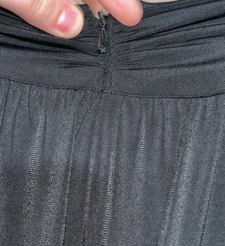 Boston Proper Women’s Black v-neckline sleeveless mini dress