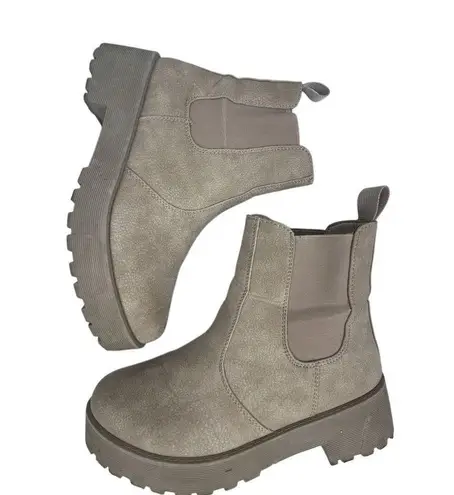 Dirty Laundry Women's Margo Chelsea Boot Brown Size 9 Ankle Chunky Heel