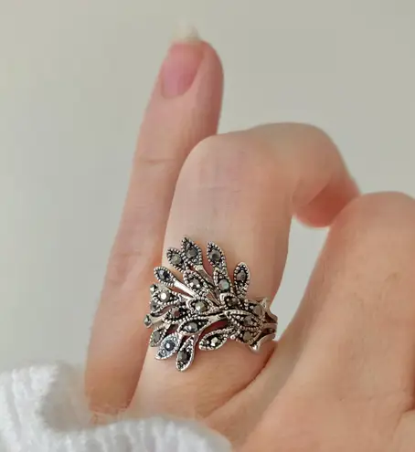 Boutique Dark Silver Floral Marcasite Ring “Ligeia” Leaves Flower Black Gray Metallic Jewelry