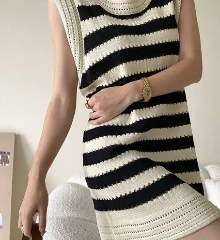 Commense || Wear Your Stripes Knit Sleeveless Tunic Top Sweater Vest XS White