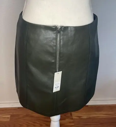 Francesca's ‎ Vegan Leather Green Mini Skirt