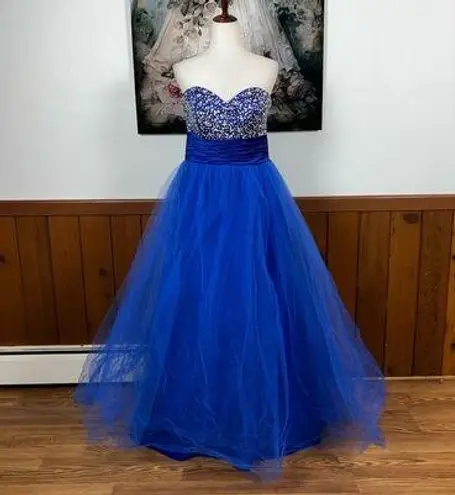 None Pretty Boutique Tulle Prom Gown!