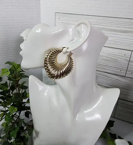 Statement Gold Chunky Scalloped Hoop Earrings