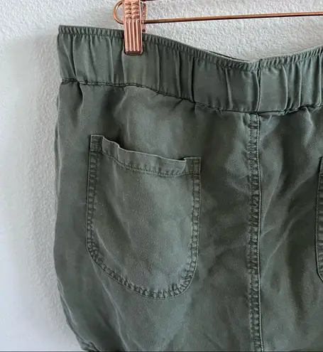 Ten Tree Dark Green 100% Tencel Pull On Elastic Waist Shorts Large