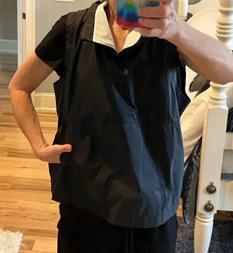 Under Armour  Black Windbreaker Pullover Vest Zip Neck Loose Fit Womens Medium