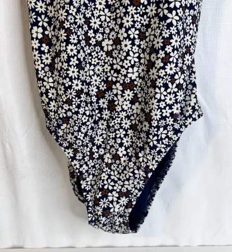 Lands End One Piece Swimsuit Daisy Floral Print Criss Cross Back Straps Size 8 Blue