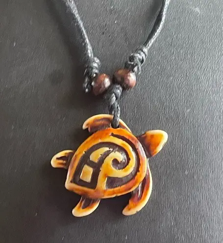 Elegant sea turtle necklace