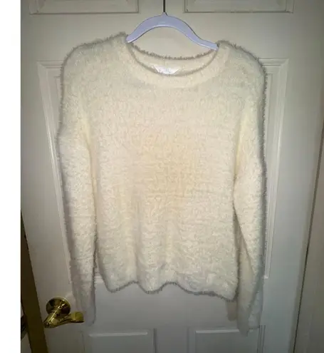 Women's Time and Tru Cream Fluffy Crew Neck Sweater M