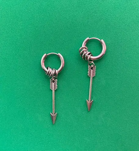 A Pair Titanium Steel Arrow Dangle Drop Earrings for Men Women,Punk Hip Hop Silver