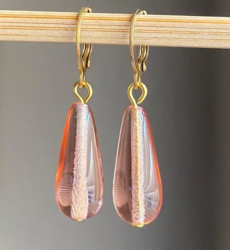 Handmade light pink Czech glass teardrop simple minimalist dangle earrings🩷