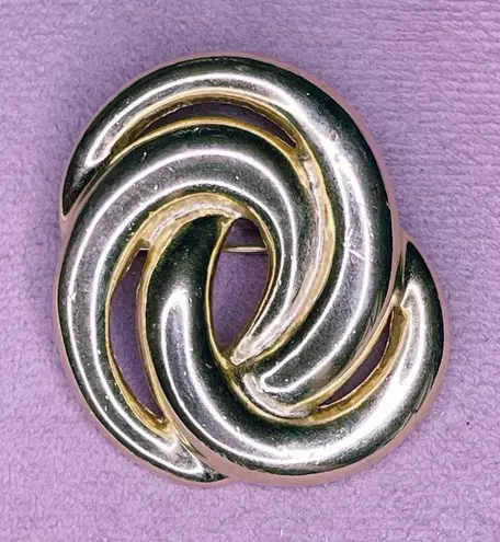 661. Vintage Goldtone Swirl Geometric Brooch Gold