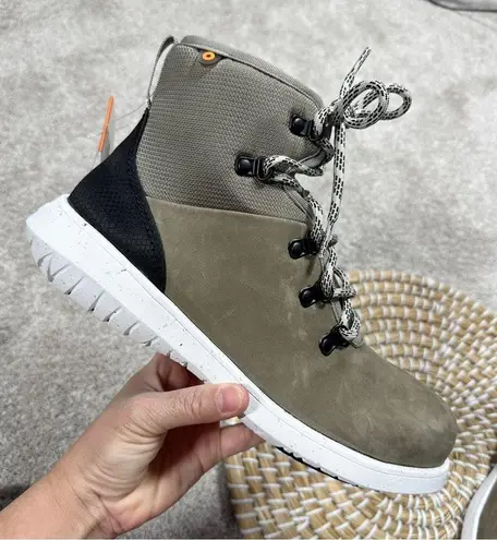 NWOB Bogs Women’s Cypress Juniper Hiker Waterproof Lace Up Boots Green Size 7.5