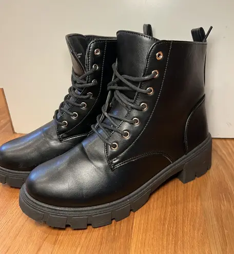 Black Combat Boots Womens Size 10 Chunky Heel Lace Up All Man Made Materials