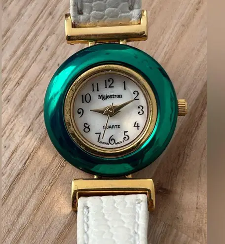 Majestron Vintage Set Collection Ladies Watch Interchangeable Bezel and Straps White