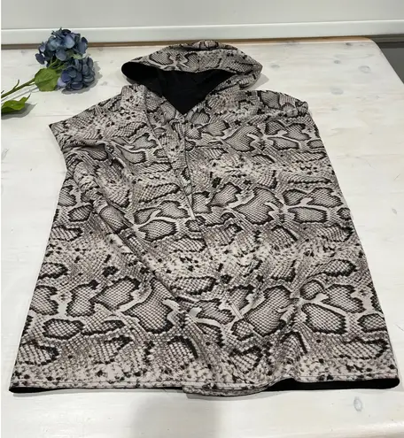 Rainraps Hooded Rain Poncho Snakeskin Print Rain Coat Lightweight OS Gray Size XL