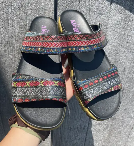 Alegria Playa Pow Wow Aztec Tribal Platform Sandals 38