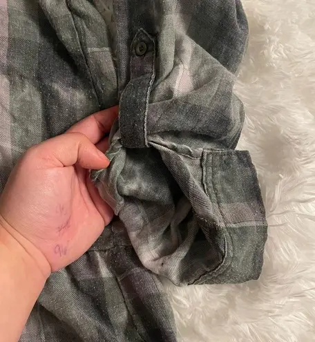 sinuous women’s plaid peplum top