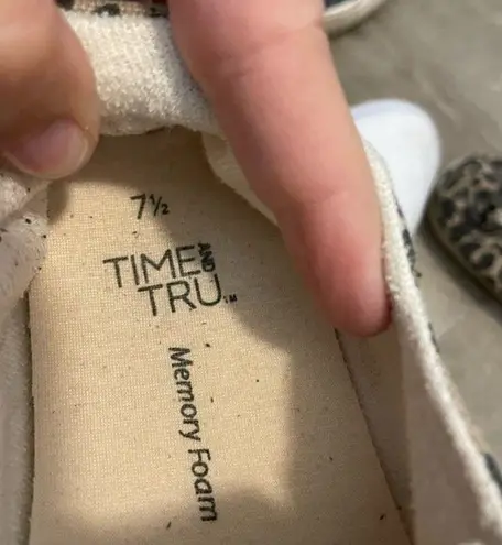 Time & Tru  Women’s Leopard Print Casual Sneaker Size 7.5 - Image 3