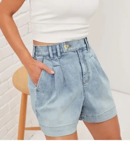 NWT Upwest Pleated Front High Waisted Denim Shorts Light Wash Size Large Blue