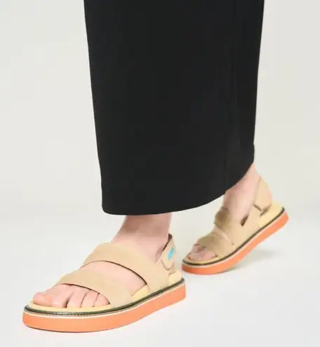 HOFF Hall of Fame Road Camel Sandal Size 6.5